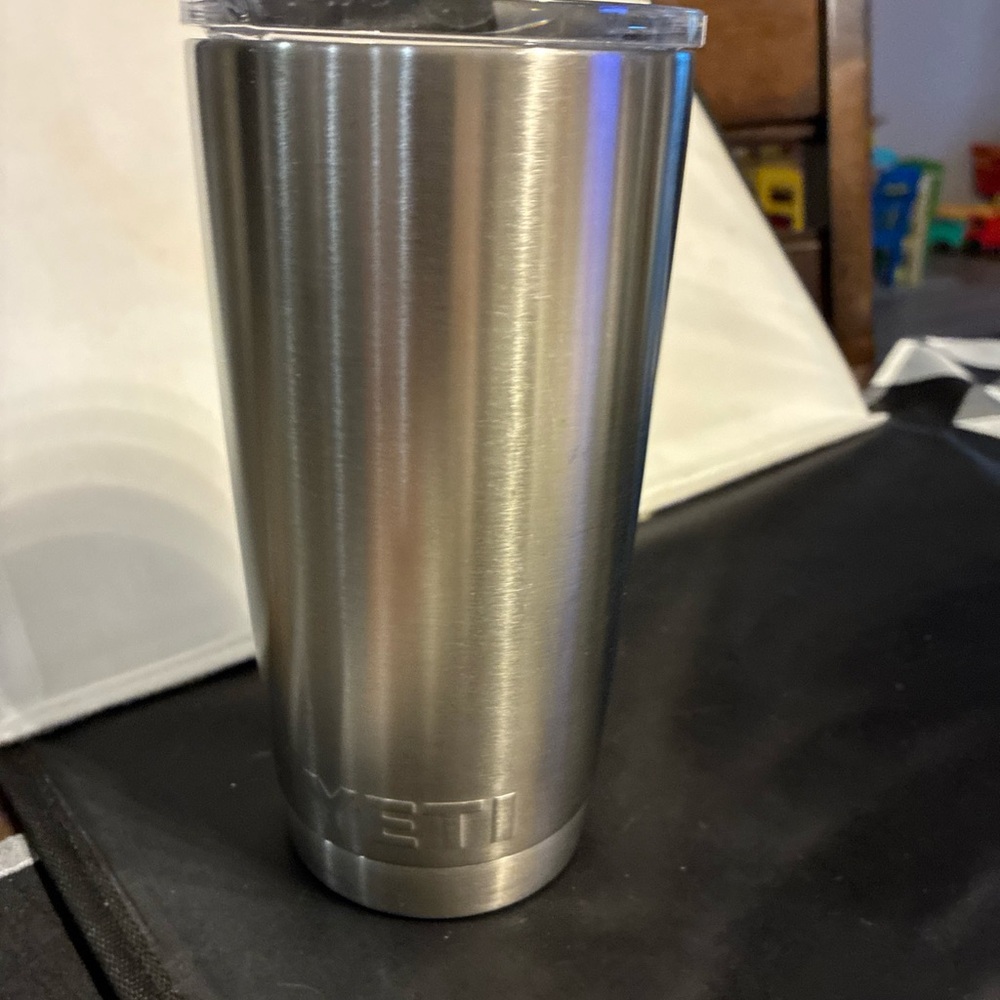 Yeti Silver Tumbler 20oz - Picture 2 of 6